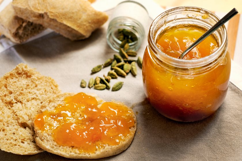 Apricot jam with cardamom